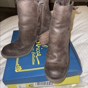Sbicca Women's Percussion Taupe Ankle Boots Size US 7